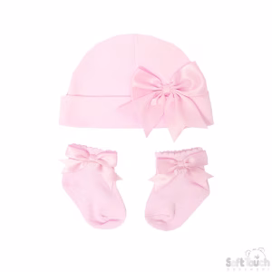 2-delig roze setje; mutsje en sokjes.